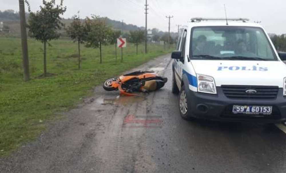 Polisi Karşılarında Gören Şüpheliler Çalıntı Motosikleti Bırakıp Kaçtı