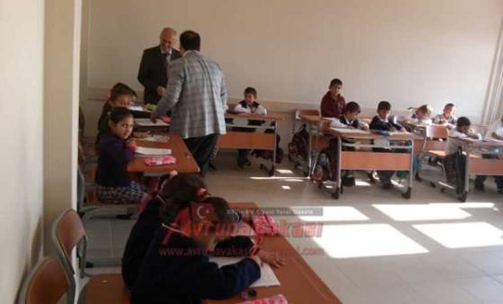 Kaymakam Kızıltoprak, Okulları Ziyaret Etti