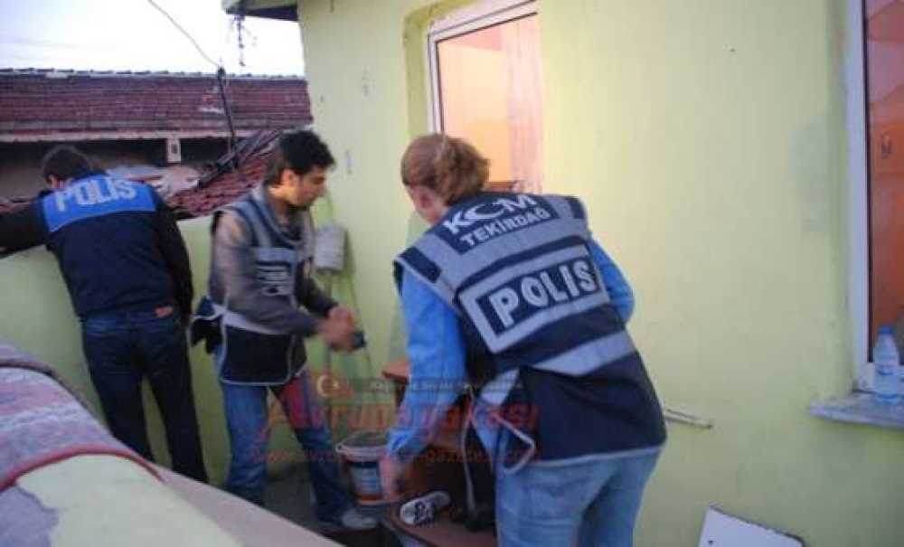 Çorlu Polisi Uyuşturucu Hap Ve Esrar Ele Geçirdi