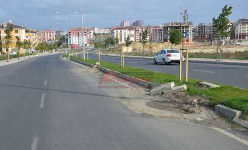 Kaldırım Taşları Tehlike Saçıyor