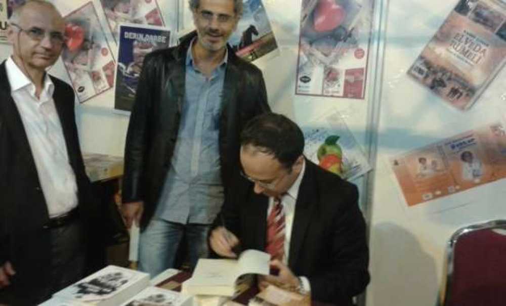 Çorlulu Genç Yazar Ramis Çınar Edirne Kitap Fuarı'nda İmza Gününe Katıldı