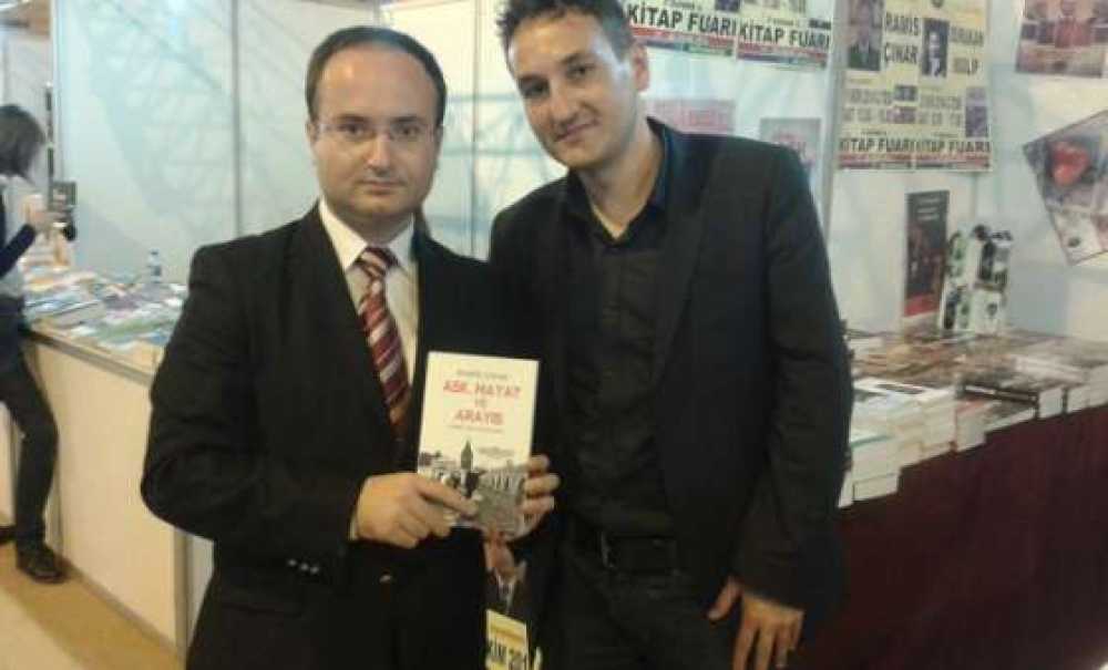 Çorlulu Genç Yazar Ramis Çınar Edirne Kitap Fuarı'nda İmza Gününe Katıldı