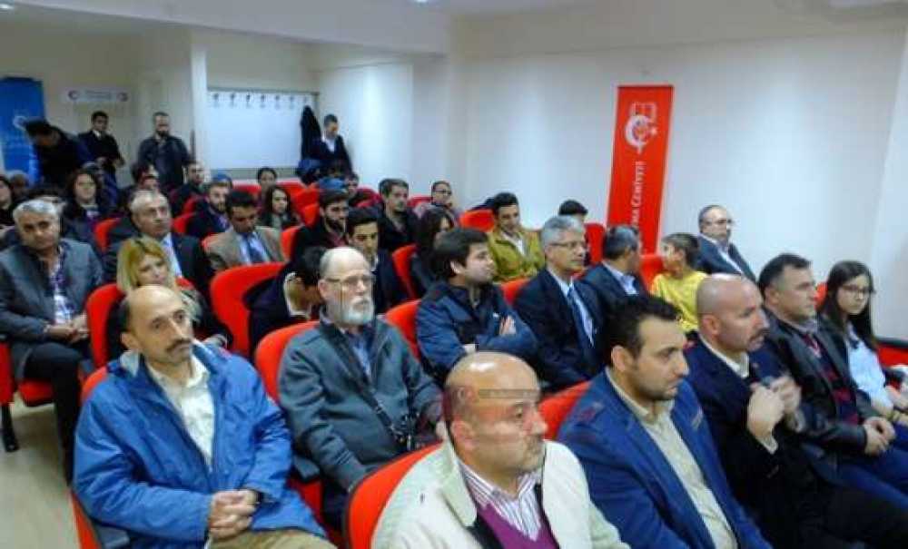 Milletvekili Macid'ten “Siyaset Arenası'nda Gençlerin Rolü Ve Önemi'' Konferansı
