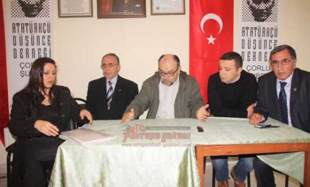 Basın Toplantısında Başkan Ve 2. Başkan Kapıştı