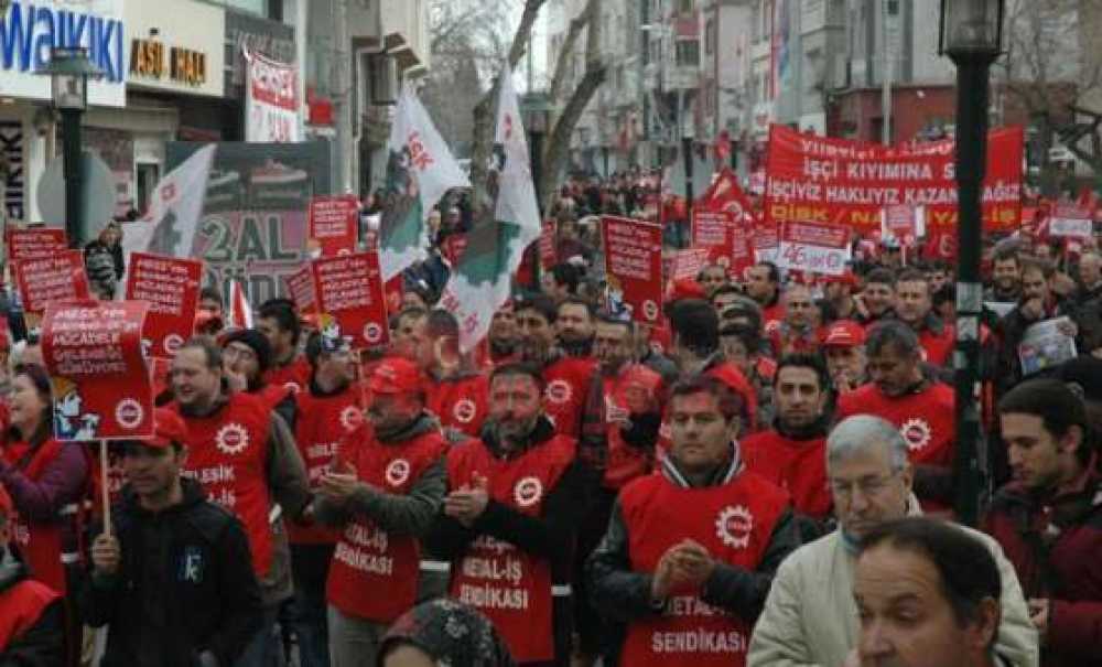 Disk Kuruluşunun 46. Yıldönümünü Çorlu`da Grevdeki İşçilerle Kutladı