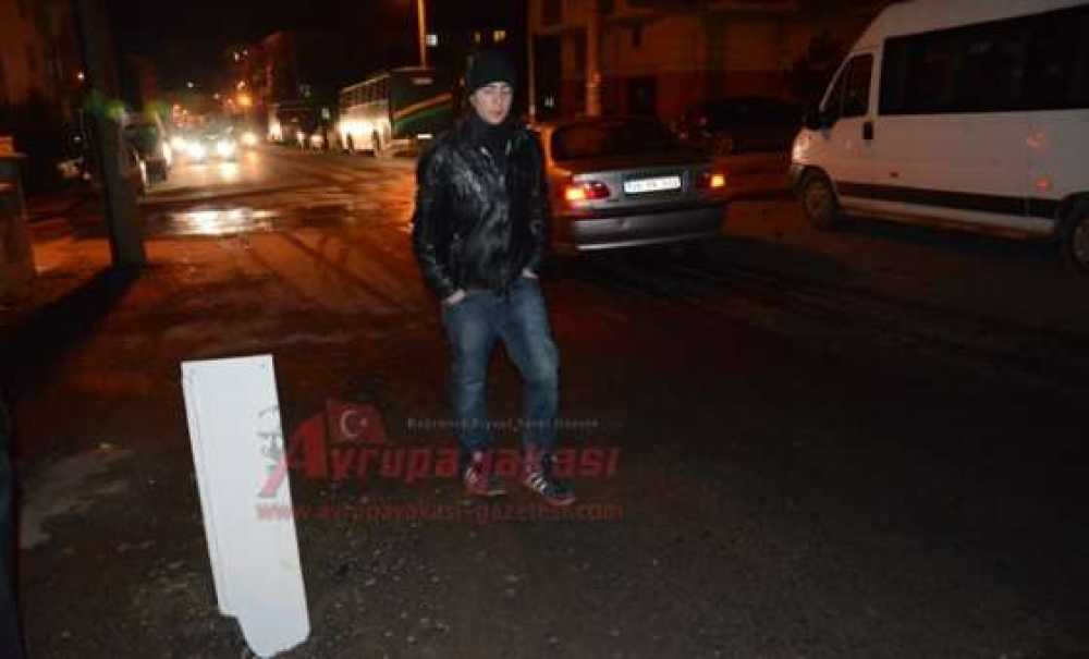 Çöken Yola Vatandaş Tedbiri