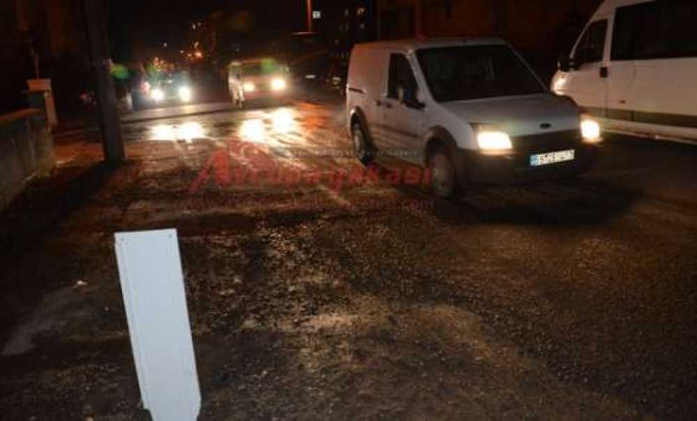 Çöken Yola Vatandaş Tedbiri