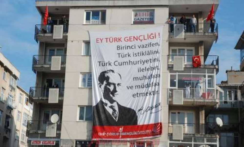 Chp'den Ata'ya Saygı Nöbeti