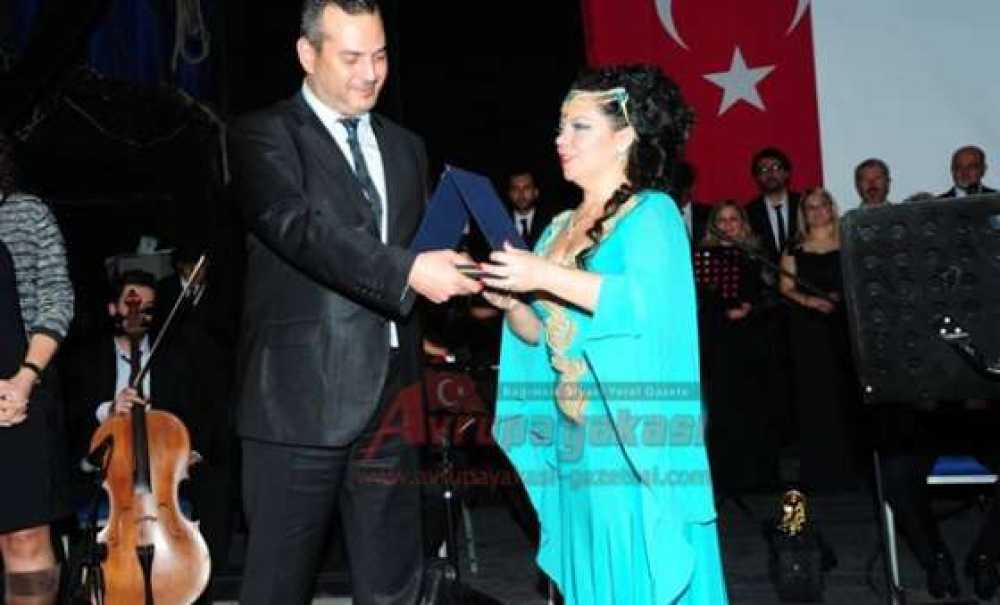 İştrak`dan Sakatlar Derneği İlkokulu Yararına Yeşilçam Müzikleri Konseri