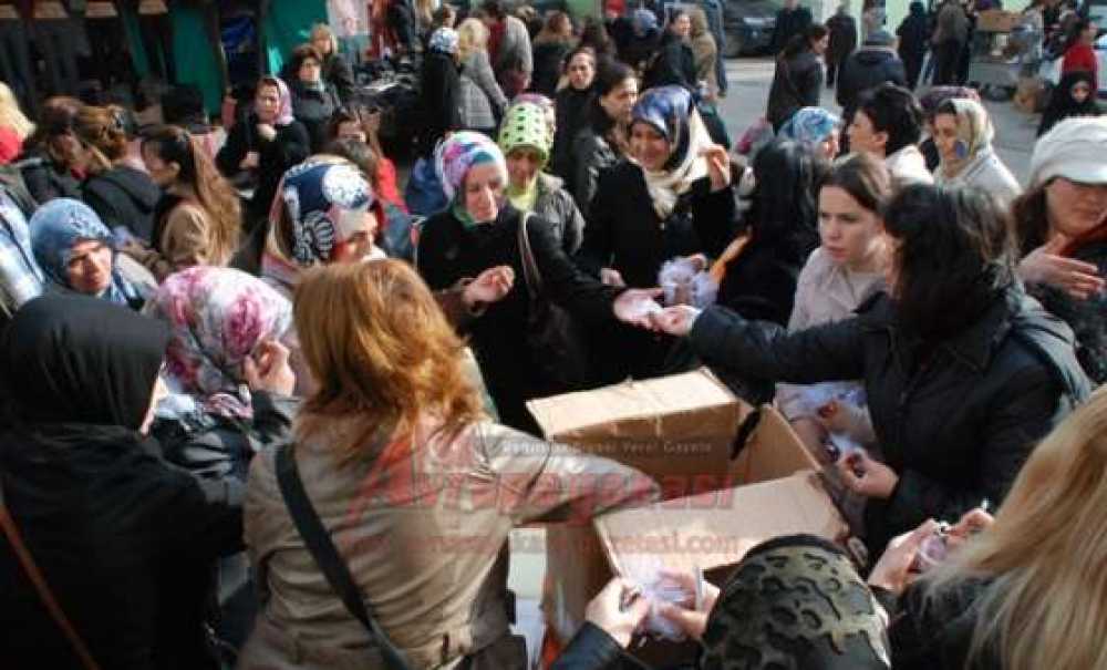 Ak Parti Çorlu Kadın Kollarından Sevgililer Günü Hediyesi