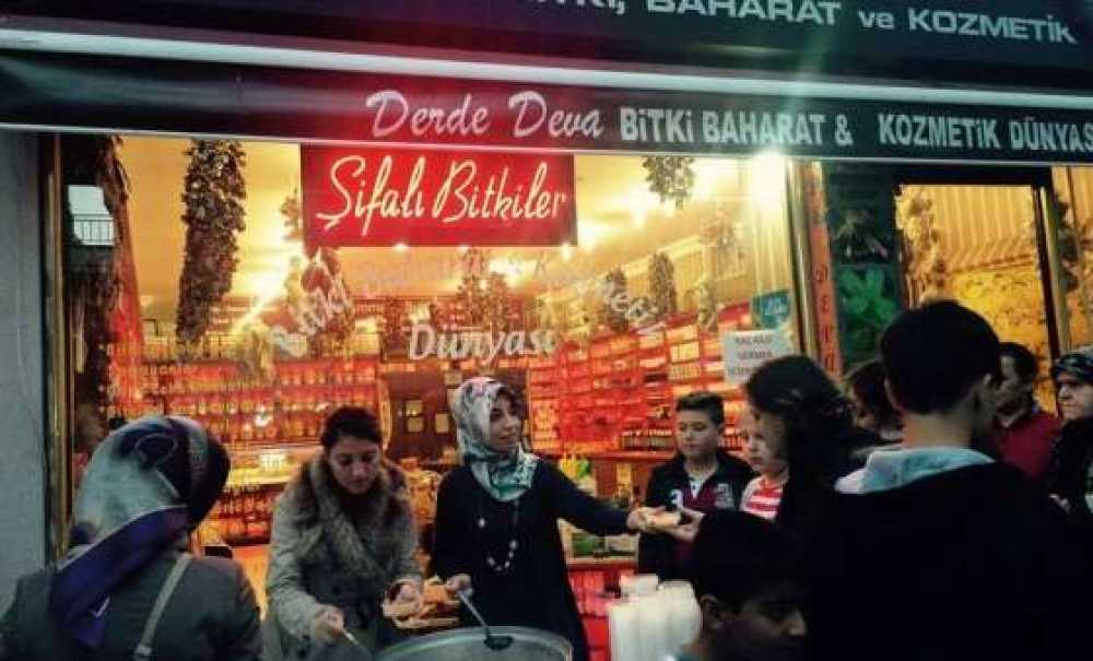 Derde Deva Şifa Evi'nden Müşterilerine Aşure İkramı