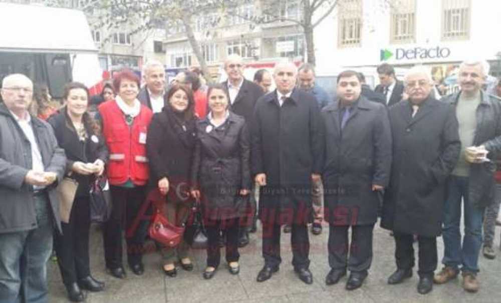 Kızılay Çorlu Şubesi Aşure Dağıttı