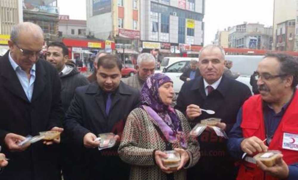 Kızılay Çorlu Şubesi Aşure Dağıttı