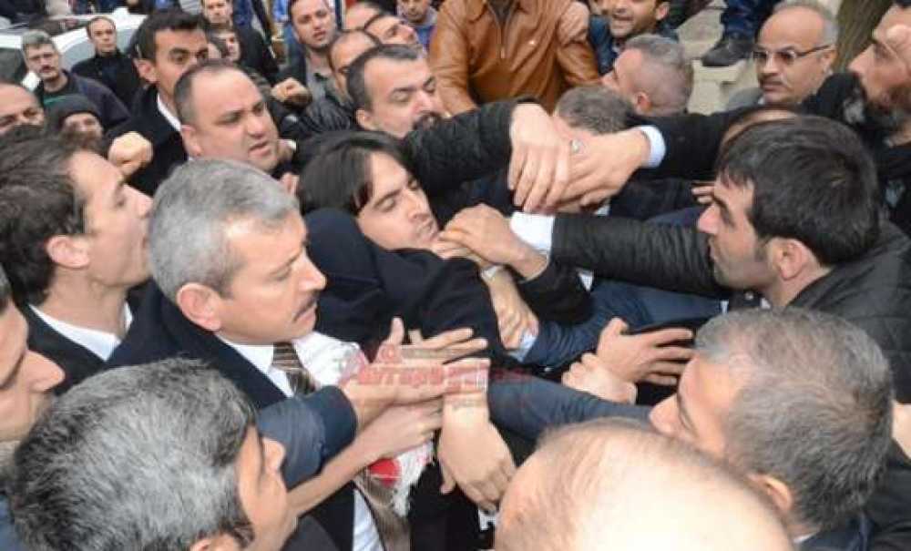 Bbp'lilerden Çorlu Adliyesi'ne Siyah Çelenk