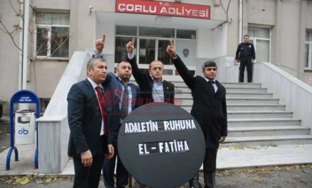 Bbp'lilerden Çorlu Adliyesi'ne Siyah Çelenk