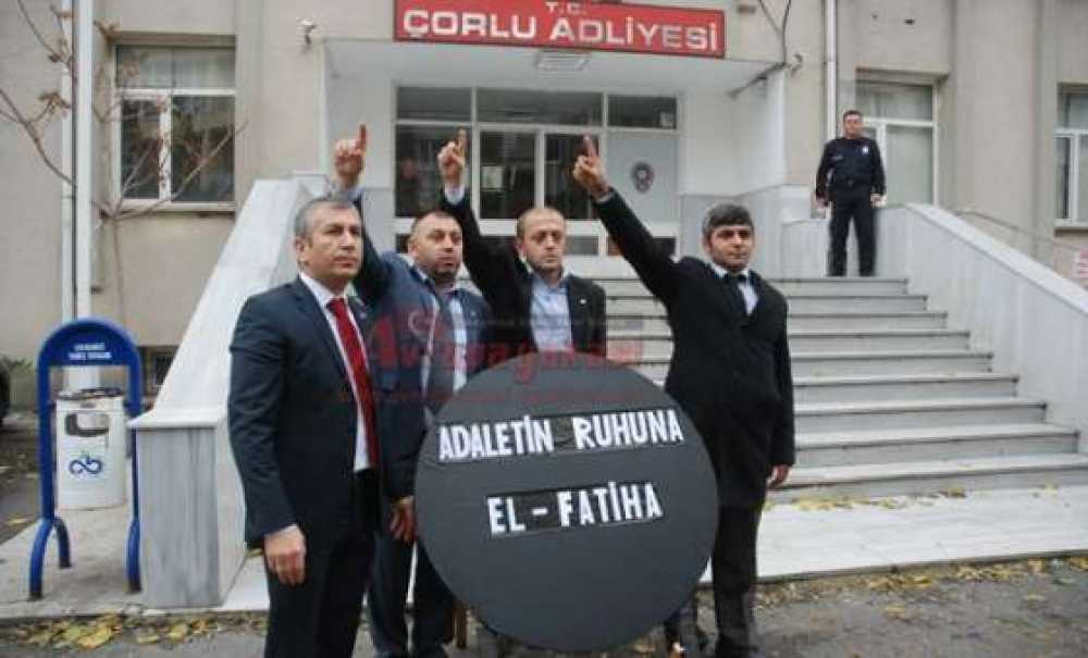 Bbp'lilerden Çorlu Adliyesi'ne Siyah Çelenk