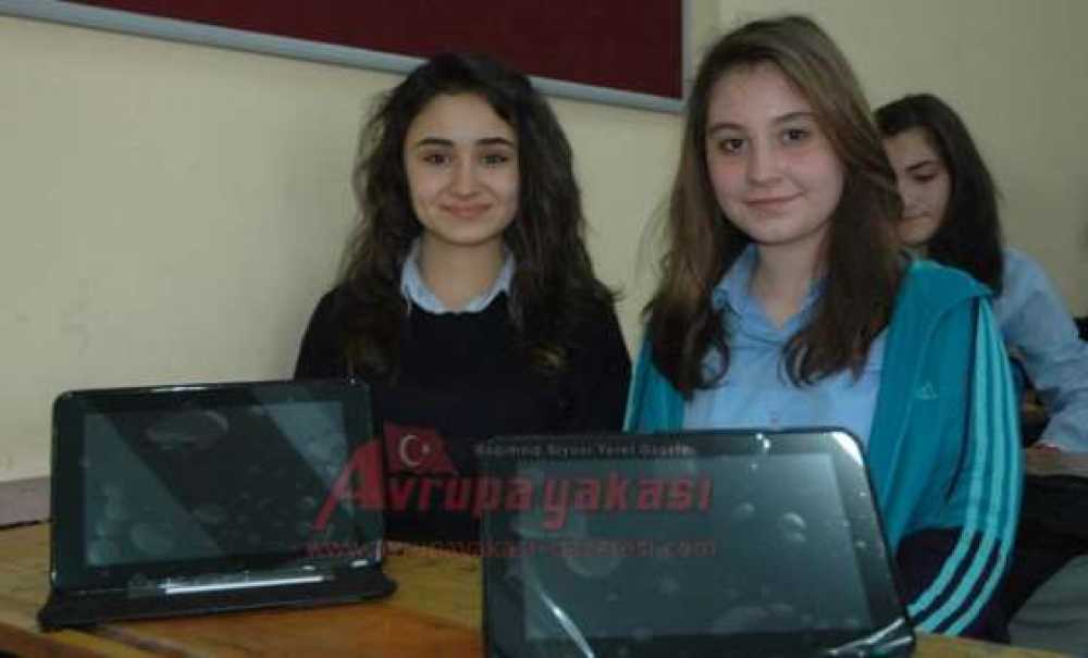 Çorlu Kaymakamı Hulusi Doğan Fatih Projesi Kapsamında Öğrencilere Tablet Bilgisayar Dağıttı