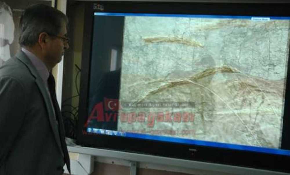 Çorlu Kaymakamı Hulusi Doğan Fatih Projesi Kapsamında Öğrencilere Tablet Bilgisayar Dağıttı