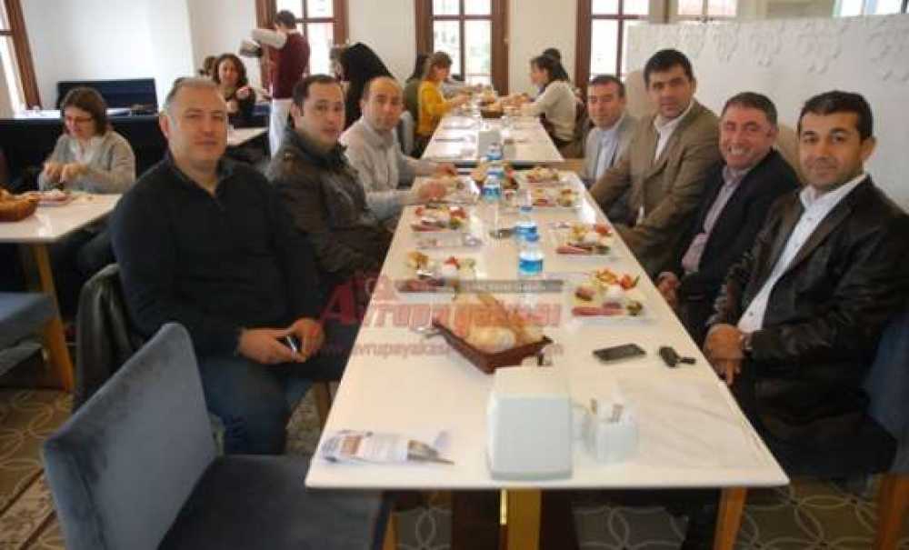 Eğitim Bir Sen Üyeleri Öğretmenler Günü Kahvaltısında Buluştu