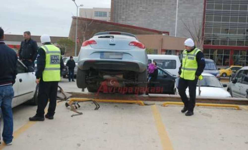 Hastane Bahçesinde Görünmez Kaza