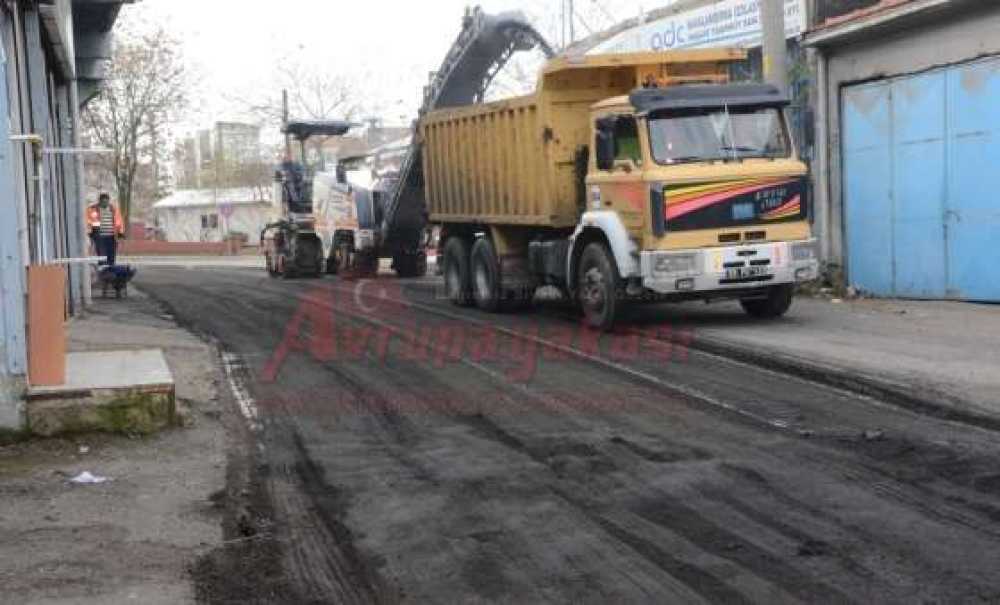 Çorlu Belediyesi Fatih Caddesi`ni Asfaltladı
