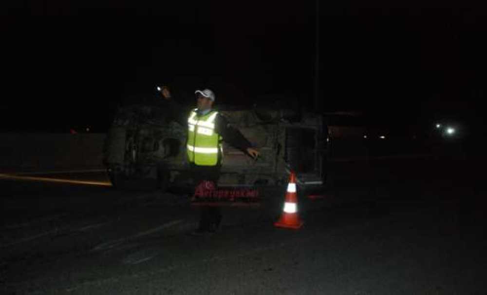 Devrilen Araçtan Yara Almadan Kurtuldular