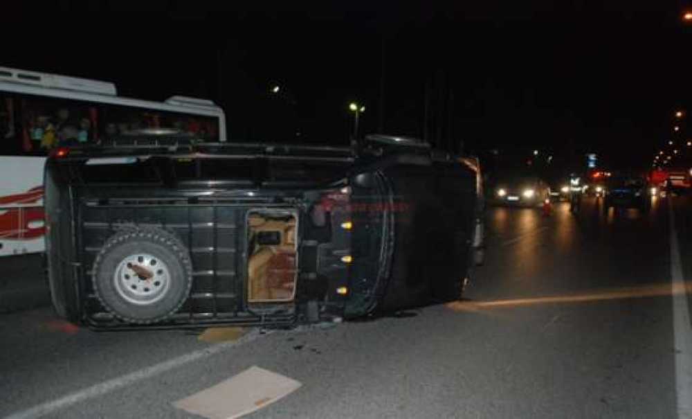 Devrilen Araçtan Yara Almadan Kurtuldular