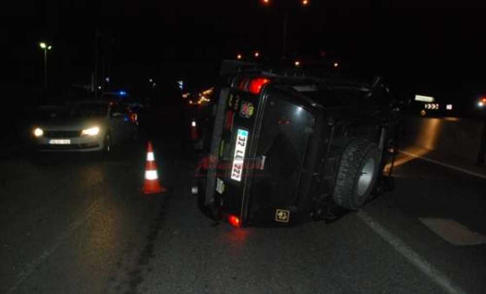 Devrilen Araçtan Yara Almadan Kurtuldular