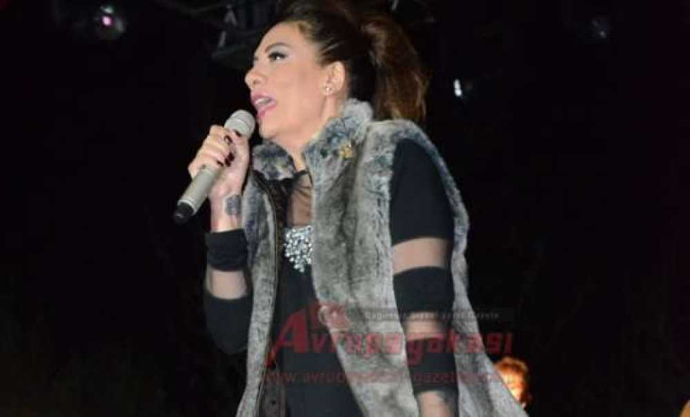 Işın Karaca Çorlu'yu Şarkılarıyla Isıttı