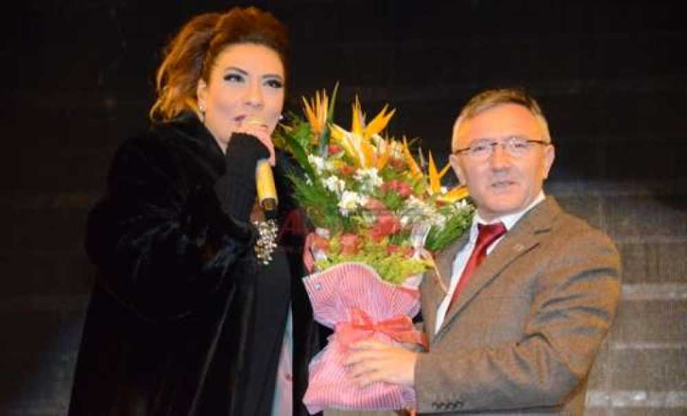 Işın Karaca Çorlu'yu Şarkılarıyla Isıttı