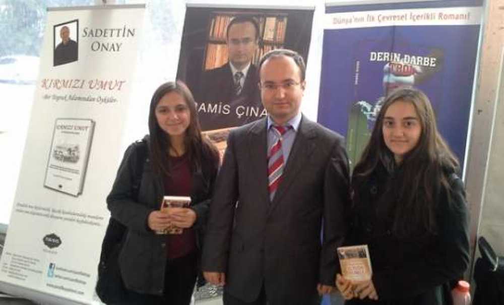 Çorlulu Yazar Ramis Çınar`ın Bursa`daki İmza Gününe Yoğun İlgi