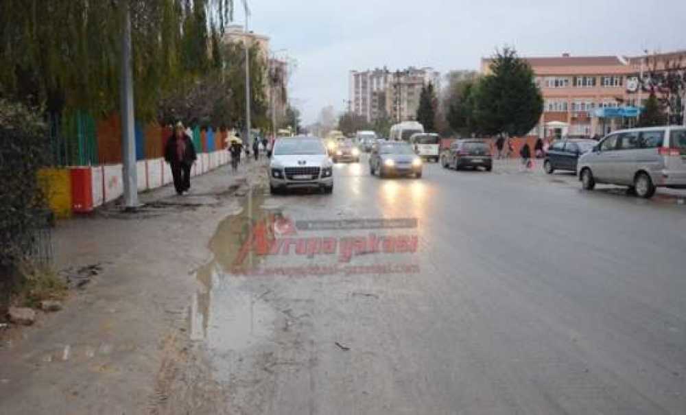 Öğrenci Ve Velilerden Çağrı;“Kaldırım İstiyoruz”