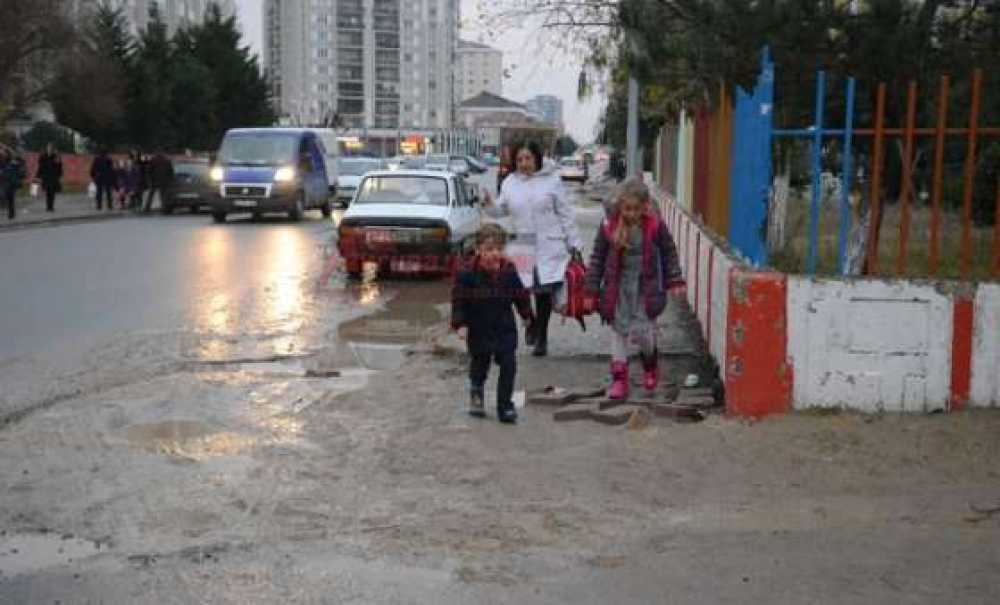 Öğrenci Ve Velilerden Çağrı;“Kaldırım İstiyoruz”