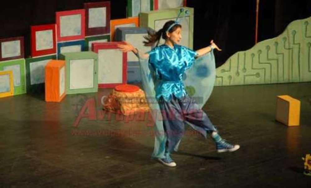 Miniklerin Tiyatro Keyfi