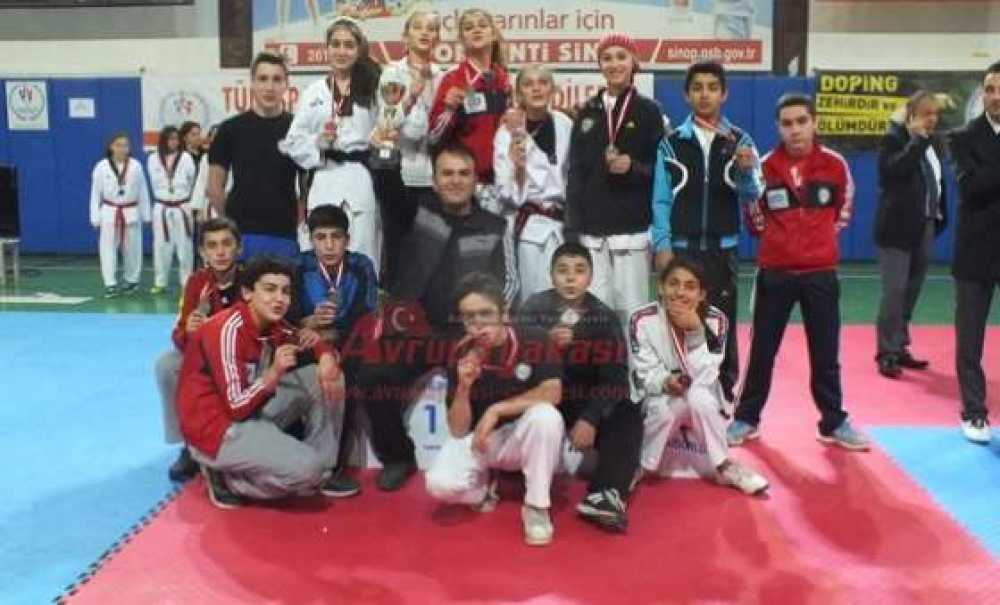 Deniz Şehitleri Tekvando Turnuvasına Katılan Dorukspor Başarılarına Yenilerini Ekledi