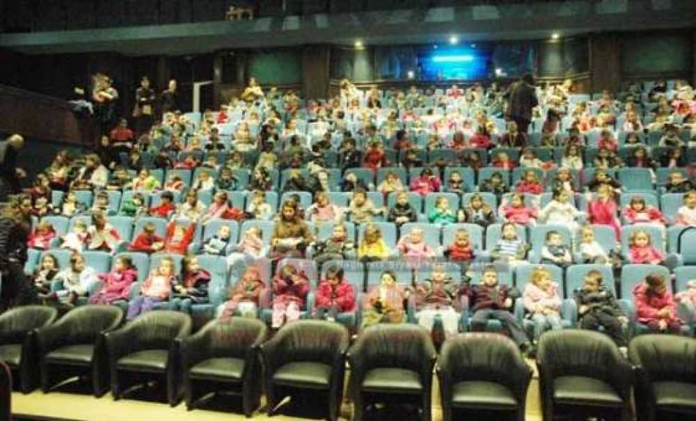 Miniklerin Tiyatro Keyfi