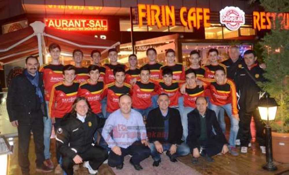 Çorlu Aslanspor`dan U- 17 Takımına Şampiyonluk Yemeği