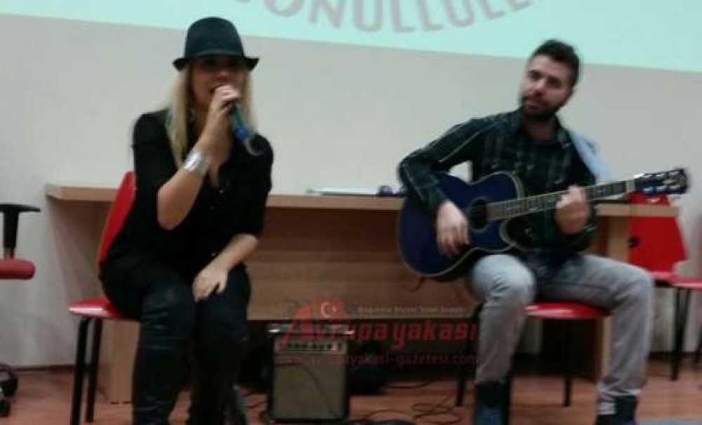 Can Dostu Gönüllülerinden Hastalar İçin Konser