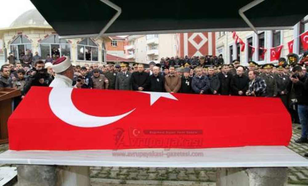 Şehit Askerin Cenazesi Çorlu Havaalanına Getirildi