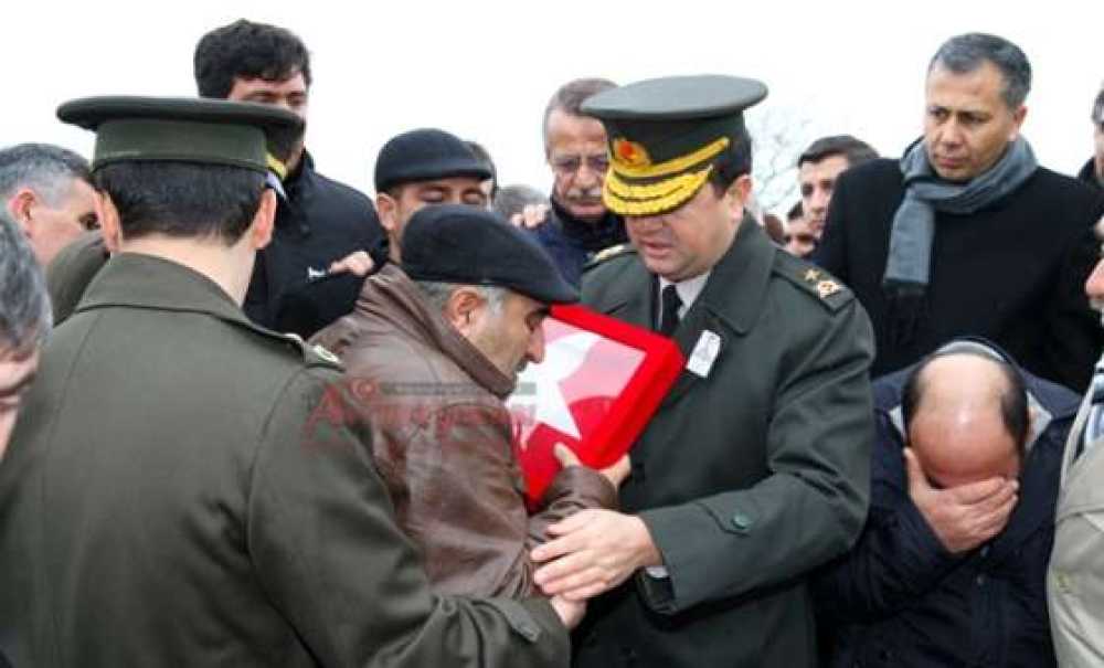 Şehit Askerin Cenazesi Çorlu Havaalanına Getirildi