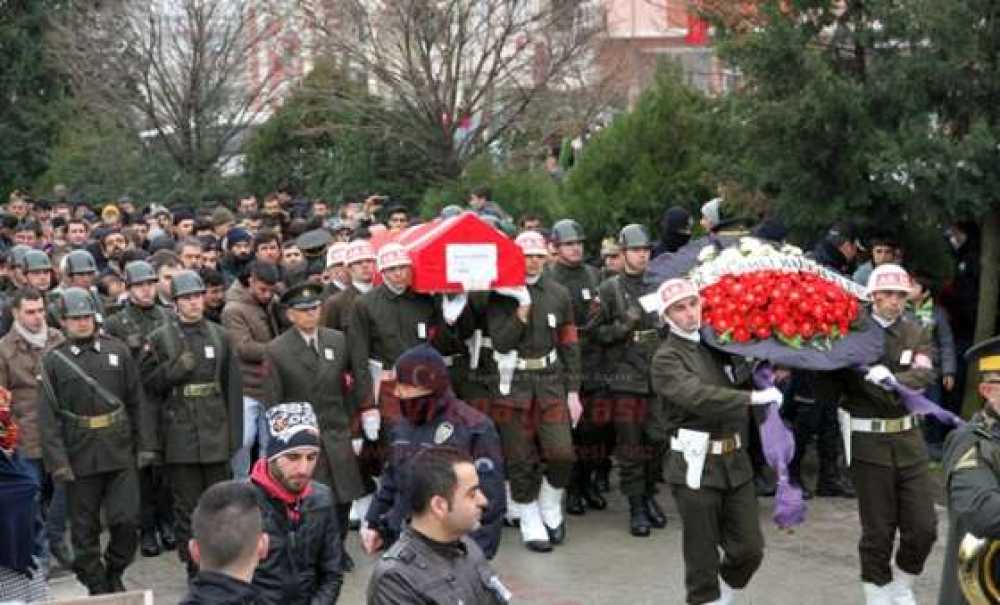 Şehit Askerin Cenazesi Çorlu Havaalanına Getirildi
