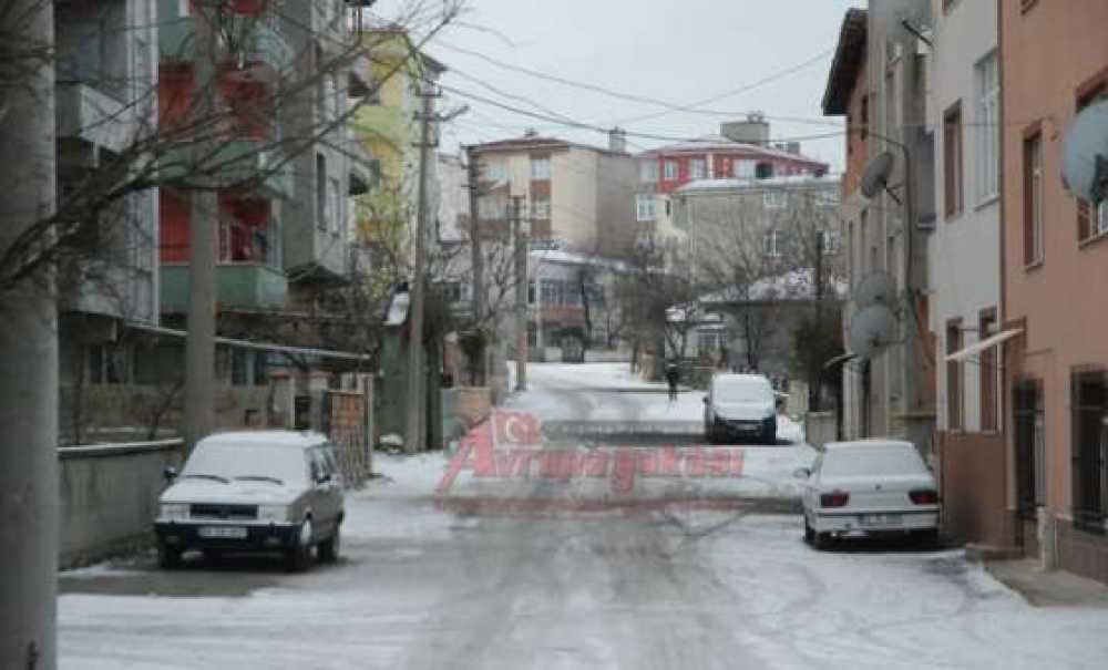 Çorlu`ya Yılın İlk Karı Yağdı