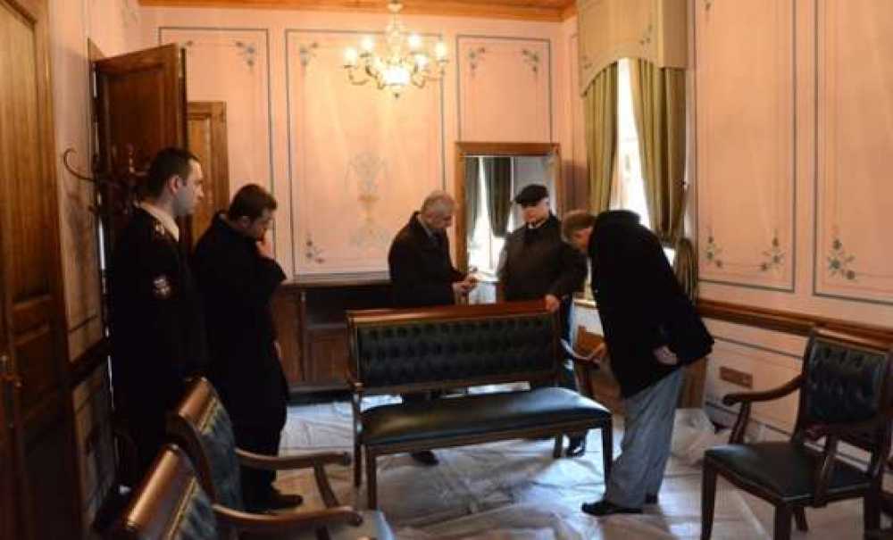 Tarihi Binanın Mobilyalarda Tamamlandı