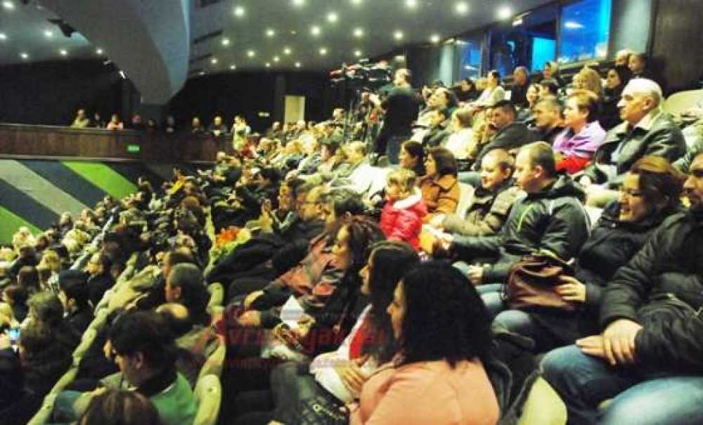 20 Kişilik Solo 250 Kişilik Koro