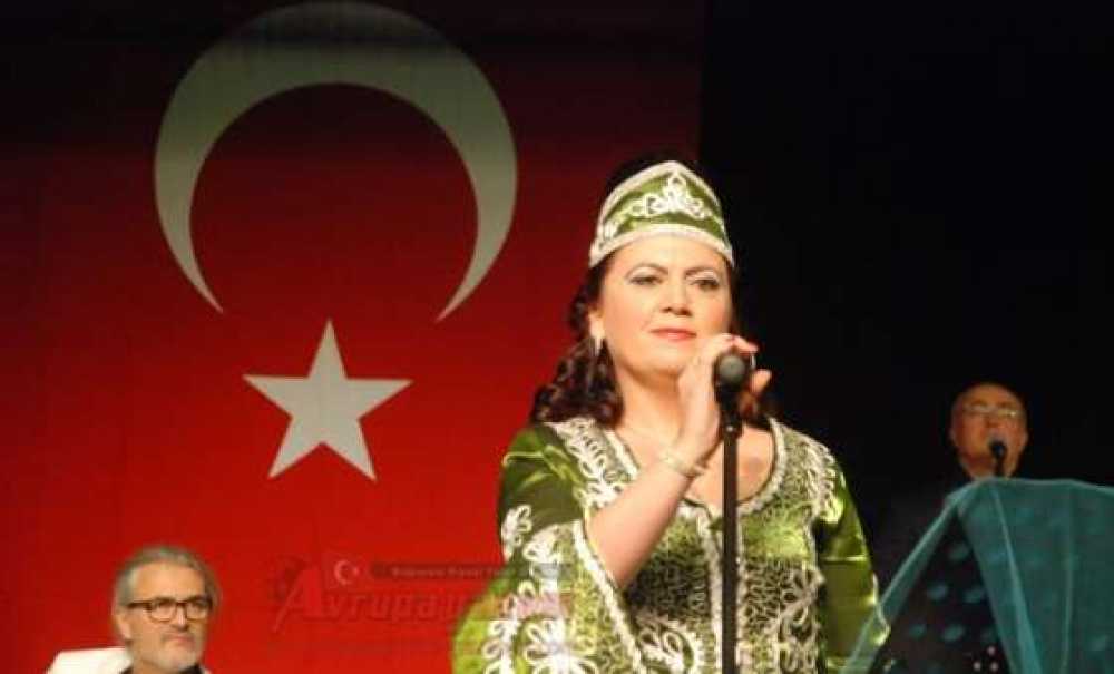 20 Kişilik Solo 250 Kişilik Koro