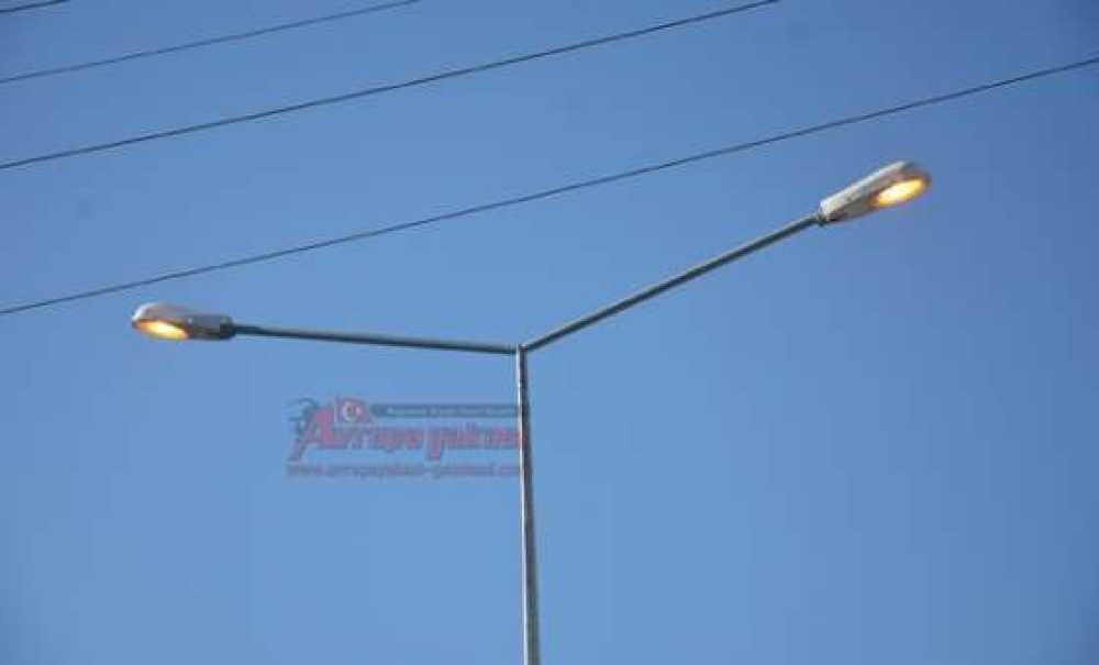 Sokak Aydınlatmaları Hala Yanıyor