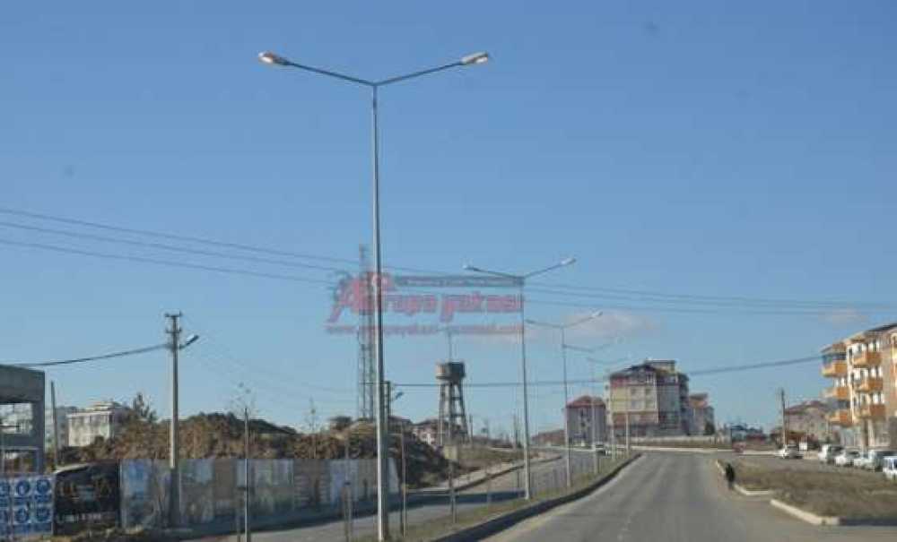 Sokak Aydınlatmaları Hala Yanıyor