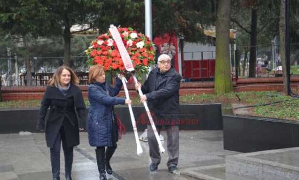Çorlu Gazeteciler Derneği Atatürk Anıtı'na Çelenk Sundu