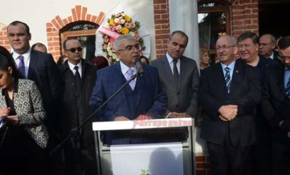 Tarihi Belediye Binasına Görkemli Açılış