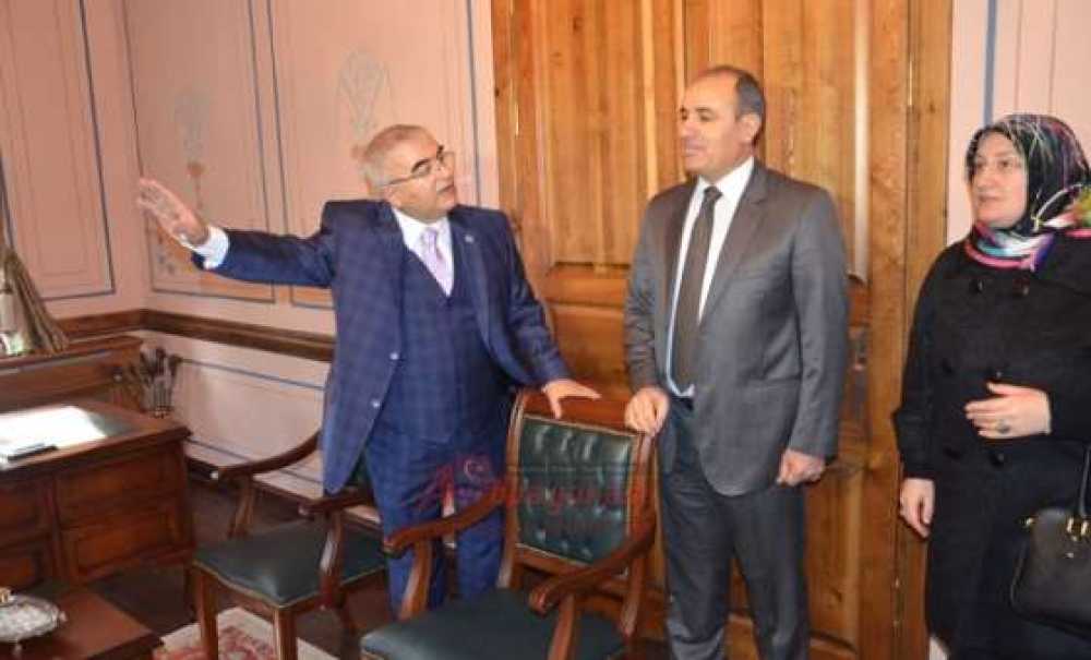 Tarihi Belediye Binasına Görkemli Açılış